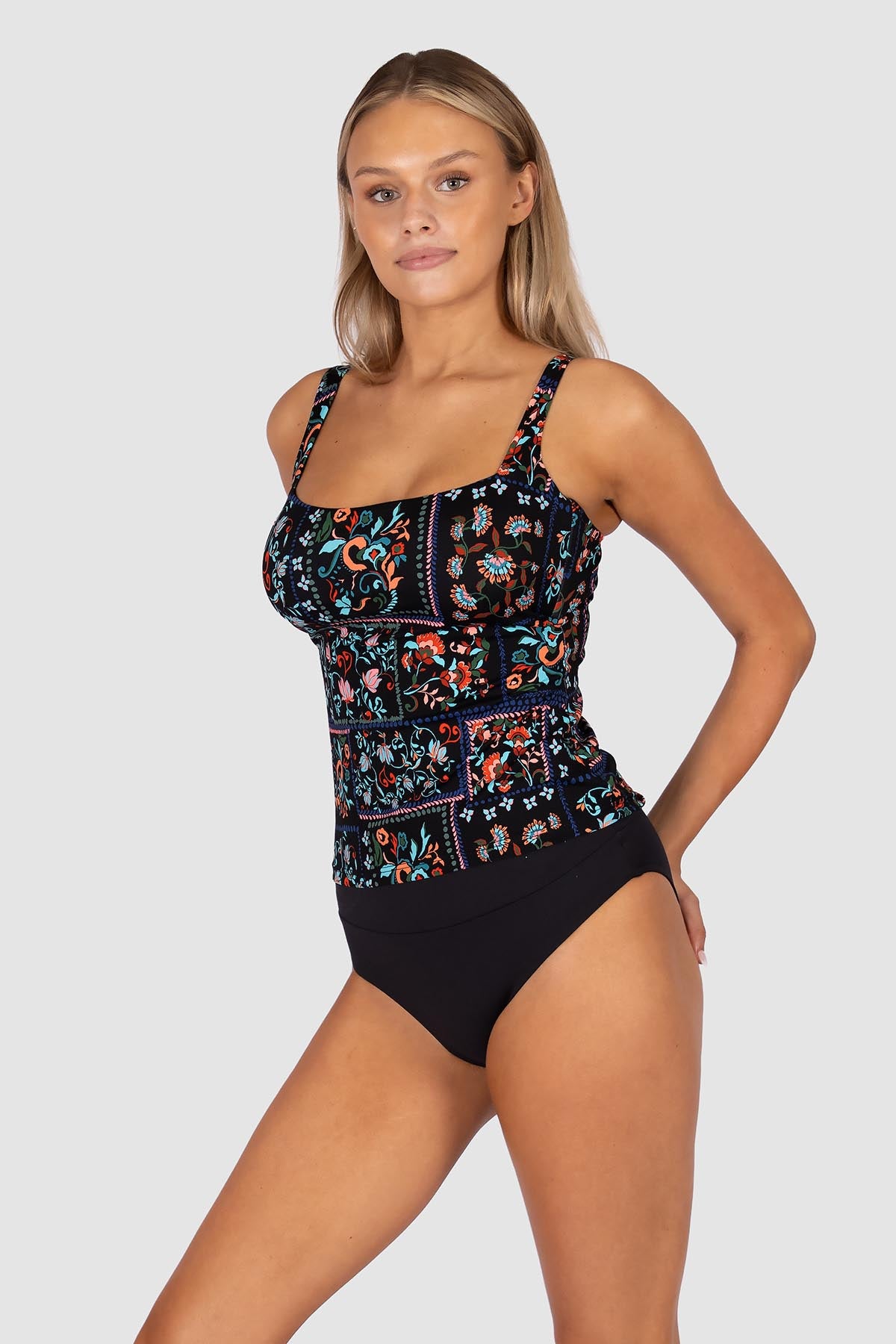 La Condesa D/E Cup Square Neck Singlet Top