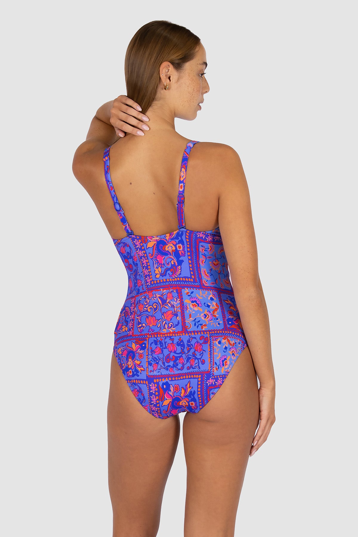 La Condesa C/DD Cup Twist One Piece Swimsuit