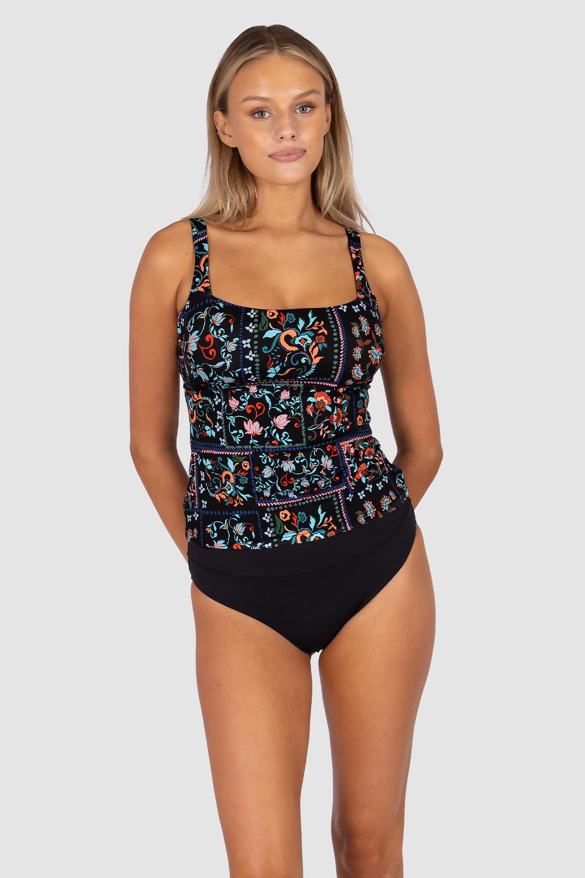 La Condesa D/E Cup Square Neck Singlet Top