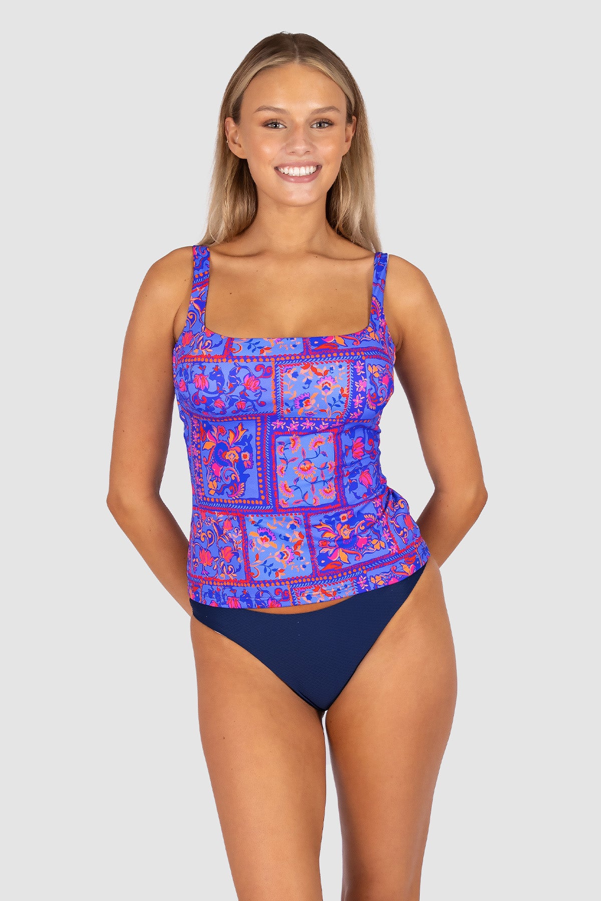 La Condesa D/E Cup Square Neck Singlet Top